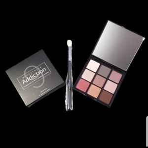 Younique Palette 9 & Fluffy crease eyeshadow brush